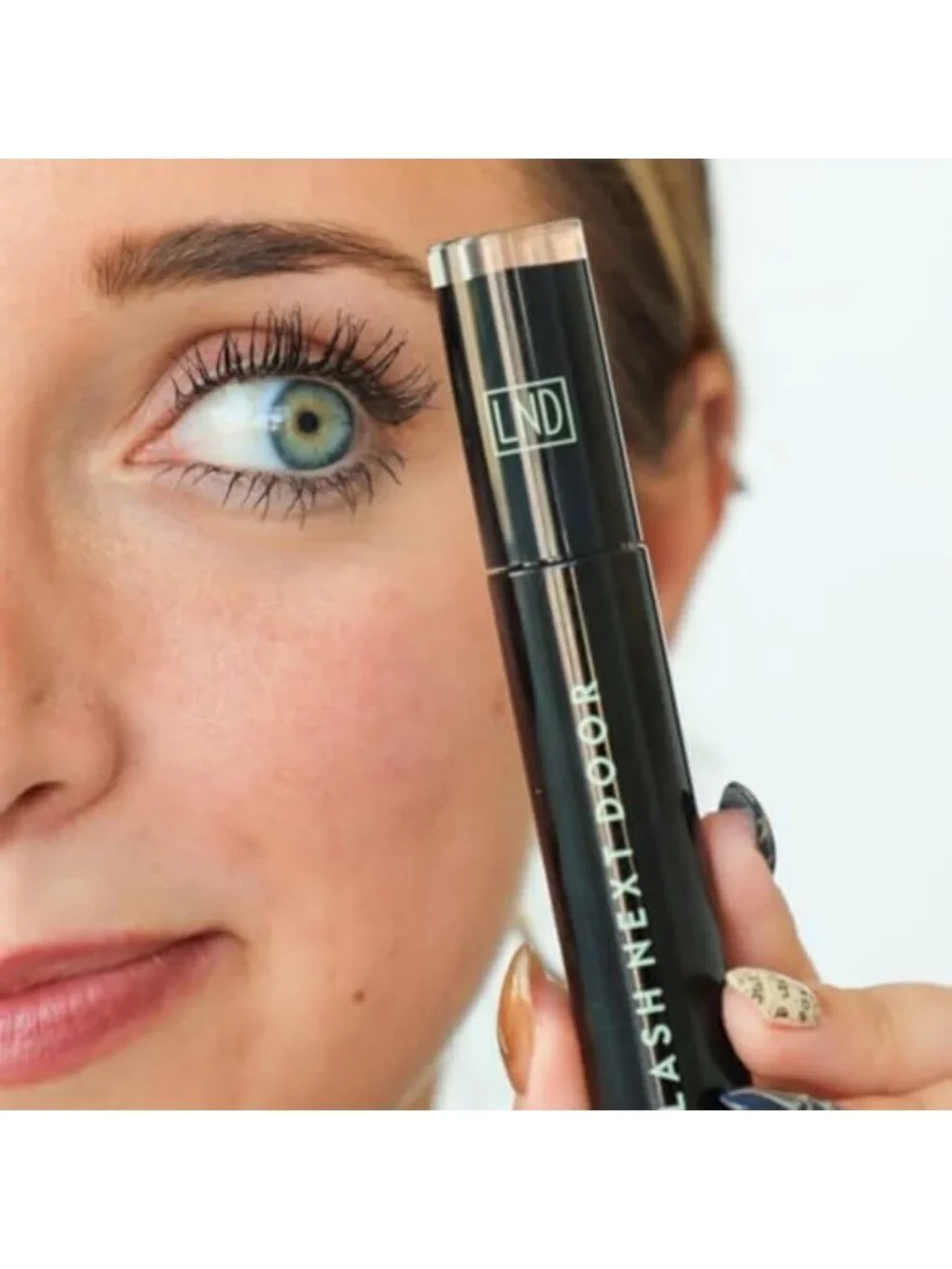 Water Resistant Blackout Mascara - Volume & Length, Smudge Proof, No Clump